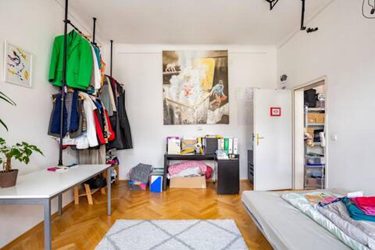 Fro-Media - Streetside Room 2 - Community Space Wenen Buitenkant foto