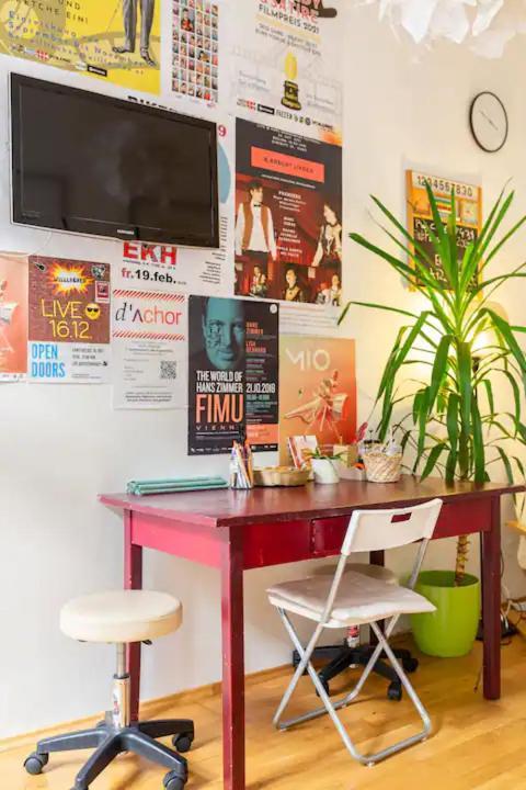 Fro-Media - Streetside Room 2 - Community Space Wenen Buitenkant foto