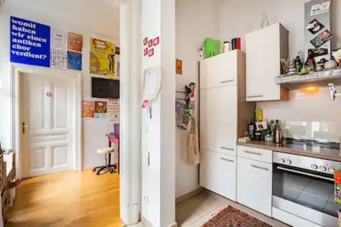Fro-Media - Streetside Room 2 - Community Space Wenen Buitenkant foto