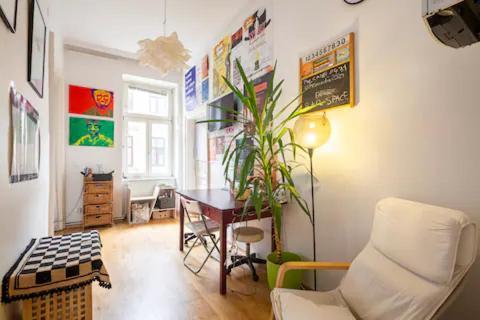 Fro-Media - Streetside Room 2 - Community Space Wenen Buitenkant foto